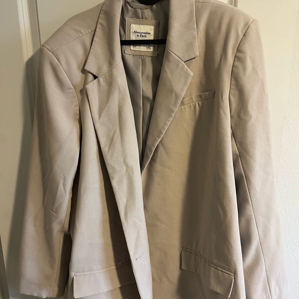 Abercrombie & Fitch Women's Beige Tailored Blazer